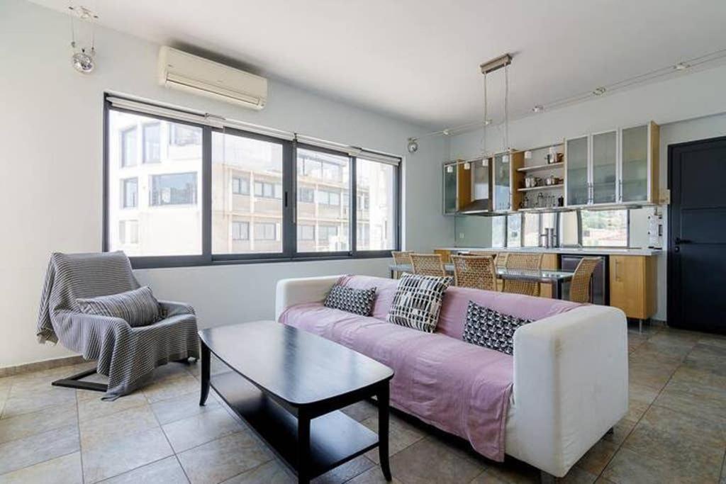 1Bedroom House In The City Center With Great View Atina Dış mekan fotoğraf