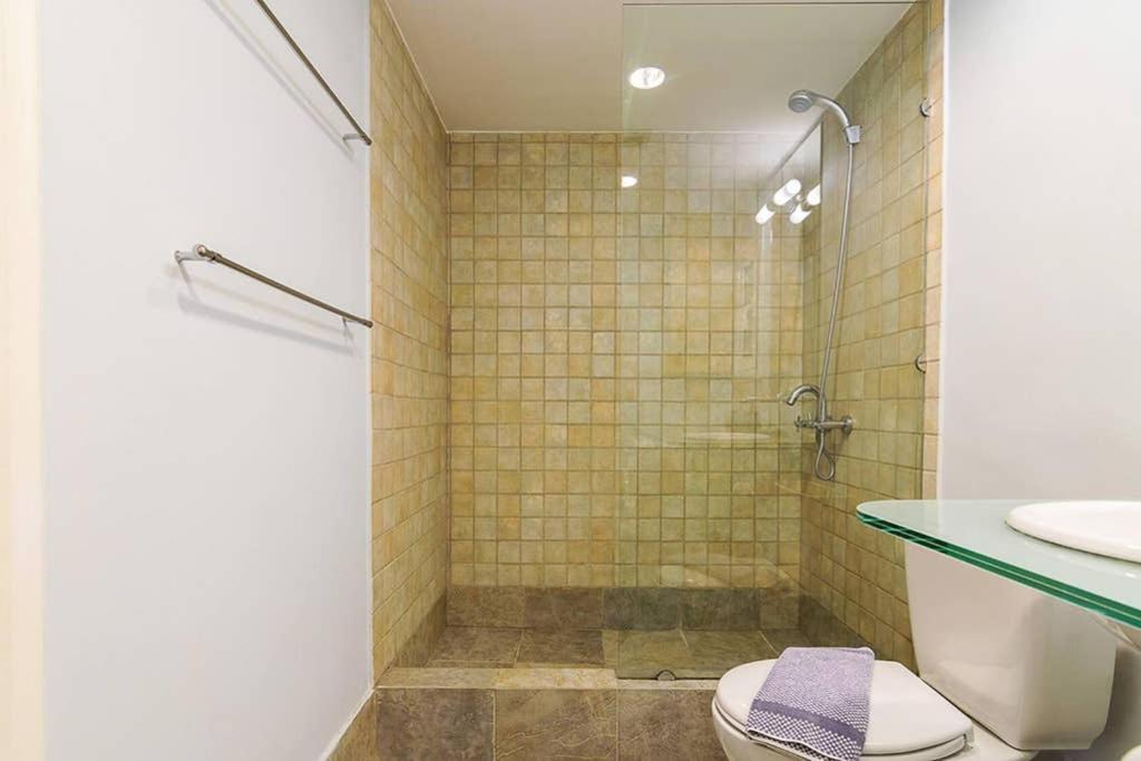 1Bedroom House In The City Center With Great View Atina Dış mekan fotoğraf