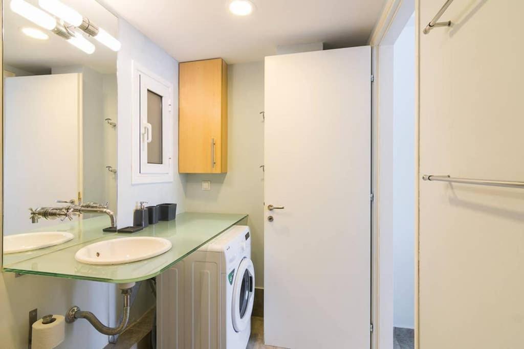 1Bedroom House In The City Center With Great View Atina Dış mekan fotoğraf