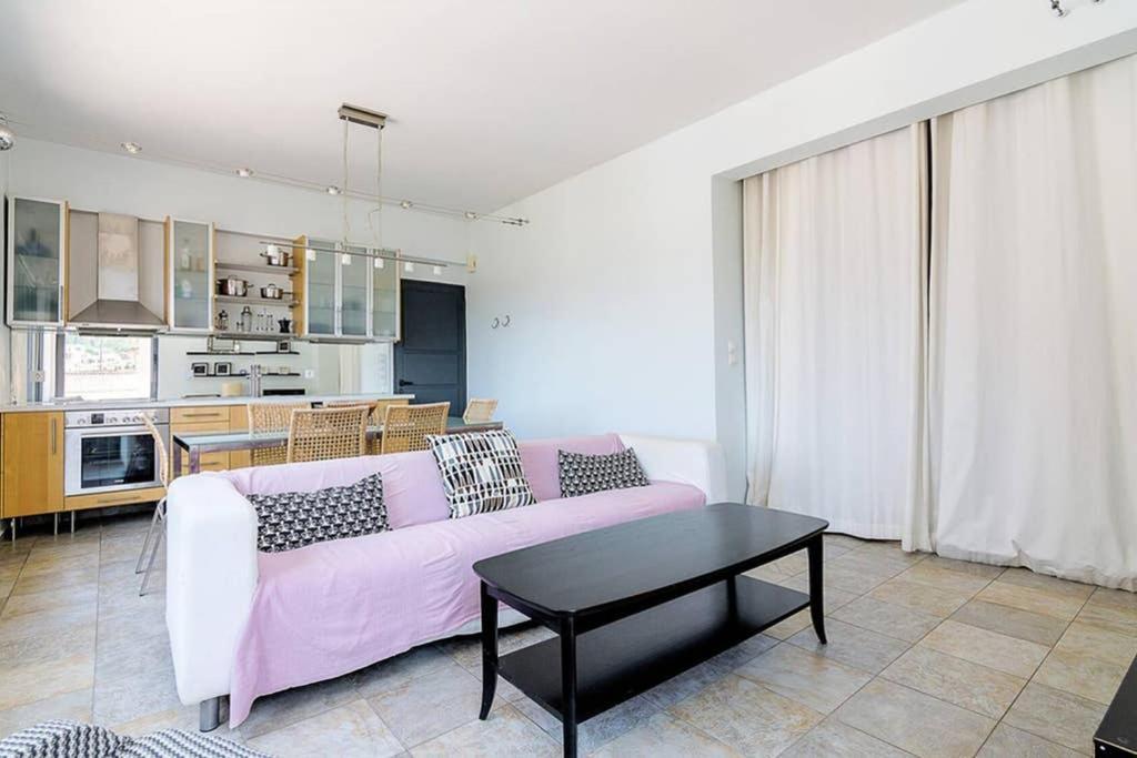 1Bedroom House In The City Center With Great View Atina Dış mekan fotoğraf